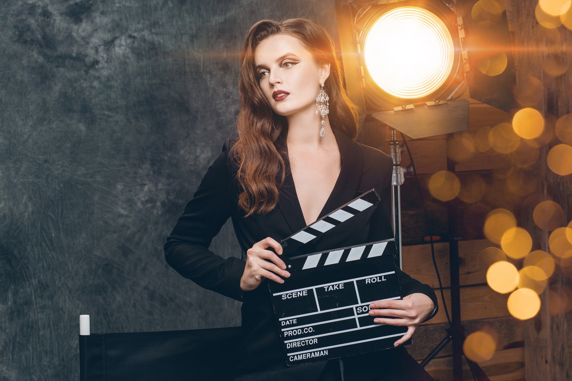 imgi 51 joven bella mujer sexy estilo cine bastidores sosteniendo chapaleta pelicula